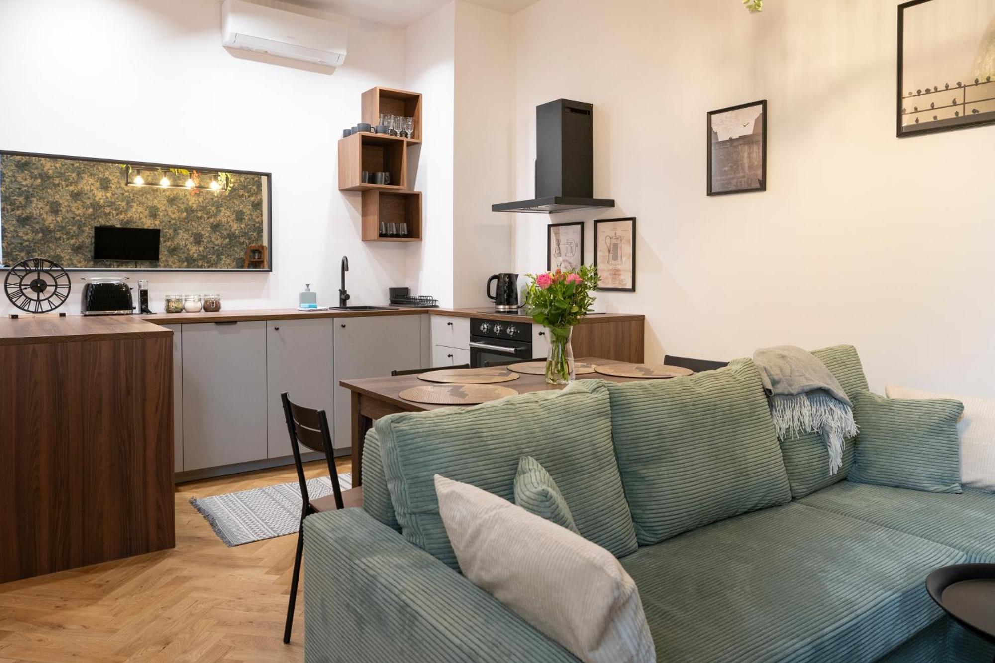 Tyzenhauz Apartments Siemiradzkiego Street Kraków Exteriör bild